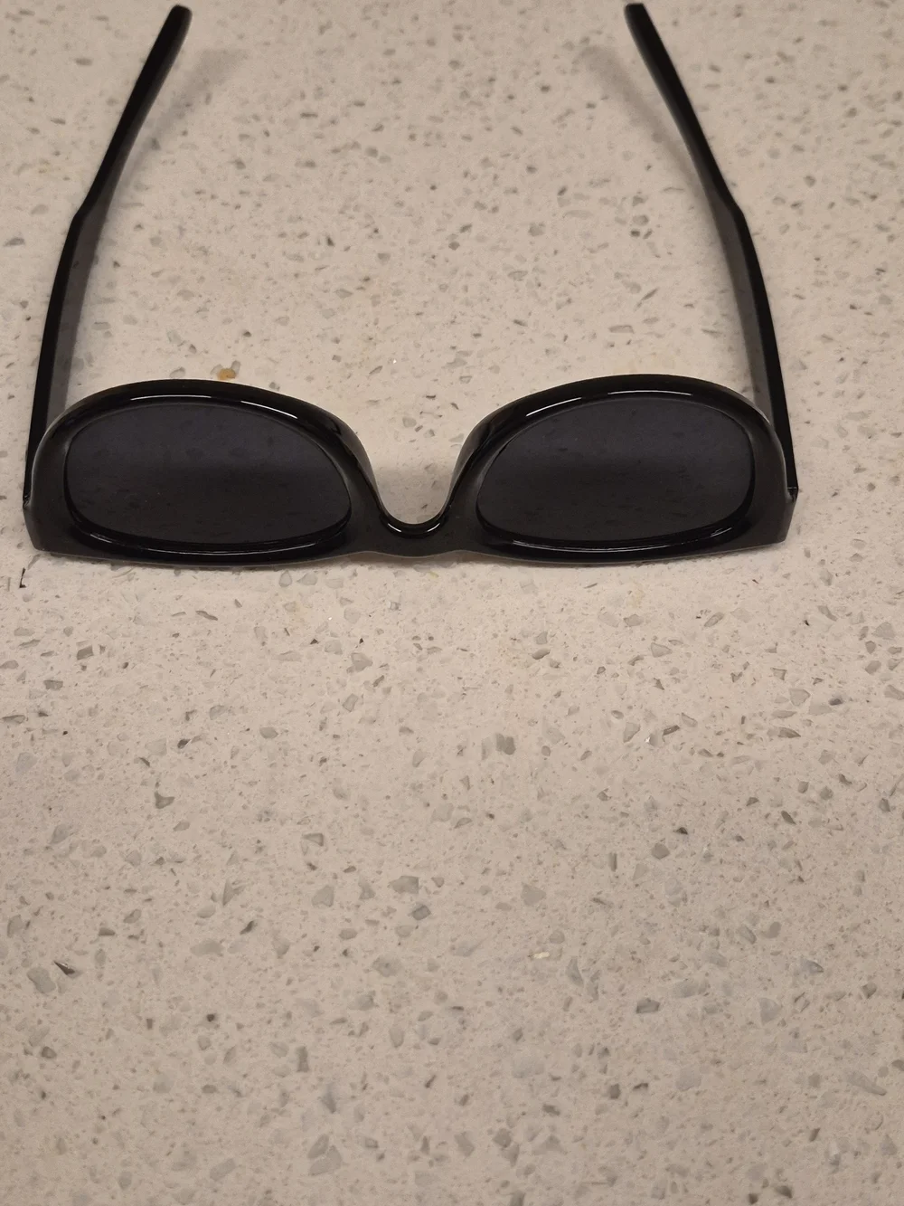 Classic Black Men's Sunglasses - Timeless Cat-Eye Frame